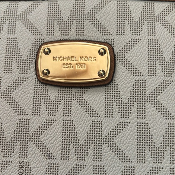 Sold - Picture 2 of 6